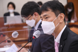 이복현 금감원장 "가계부채 관리 더 절실하게 느꼈어야…송구"