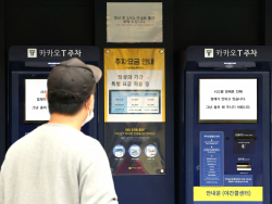 ‘탈 카카오’ 시동…라인·우티 등 경쟁 앱 인기 활활
