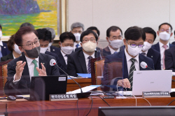 [2022 국감] 강석훈 산은 회장 "부산 이전, 국회 직접 찾아 설득"
