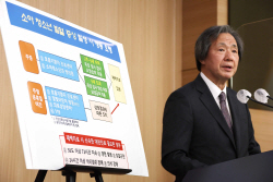 마스크 완전해제 언제? 방역당국 "3개월 참으라"