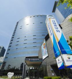 "한도 없이 금리 10%", 정부 지원 아닌 은행 적금...이자 높은 특판 ‘오픈런’