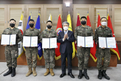 기업은행, 육군 제6군단 방문...부대발전 위한 기부금 전달