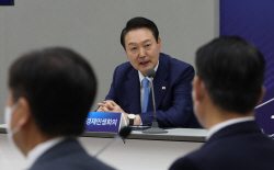 尹대통령 "기업 투자수익에 과감한 세제혜택 주면 투자 늘리는 것"
