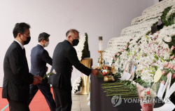 정의선 회장, 이태원 참사 분향소 조문 "너무 안타깝다"