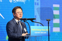 "국내 재생에너지 보급 어려워 RE100 불리…인정 기준 완화해야"