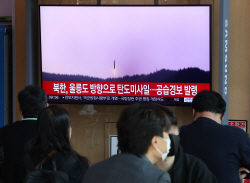 "北, 2일 하루 미사일 발사에 7000만달러 썼다"
