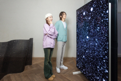 LG디스플레이, OLED 디지털아트 전시 ‘네버 얼론’ 개최
