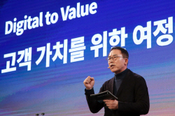 조용병 신한금융 회장 "신한 유니버설 간편 앱 내년 출시"
