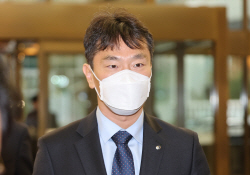 이복현 금감원장, 은행지주 이사회 의장들에 "CEO 선임 투명하게 해야"