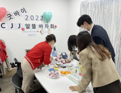 티웨이항공, 청주공항 승무원 자선 바자회 ‘연말 온기 나눔’