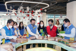 조용병 신한금융 회장, 지역아동센터 아이들 위한 희망꾸러미 제작
