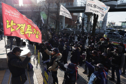 2주째 접어든 화물연대 총파업…물류 흐름 회복세