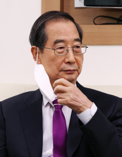 이르면 내년 1월부터 실내마스크 해제