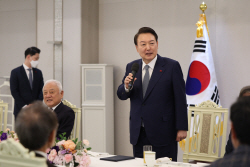 경제단체장들 "화물연대 파업 철회, 정부에 감사", 윤 "걱정 말고 도와 달라"