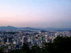 휘청이는 리츠, 투자비율 완화하면 살아날까