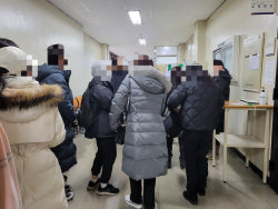 [르포] “저렴한 유찰 매물은 노려볼 만 하죠”…북적이는 경매법정