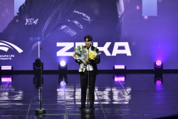 DRX의 롤드컵 우승 이끈 ‘제카’ 김건우, 올해의 선수 선정