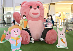 롯데홈쇼핑, 벨리곰을 토끼로 변신 팝업스토어 화제