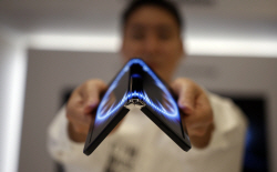 [CES 2023] LG디스플레이, 360도로 접히는 ‘폴더블’ 패널 소개