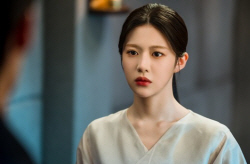 고윤정 측, 졸업앨범 사진 유포에 "법적 조치"