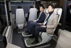 [CES2023] 정기선 HD현대 사장, 국내외 주요기업 부스 관람…"영감과 아이디어 얻었다"
