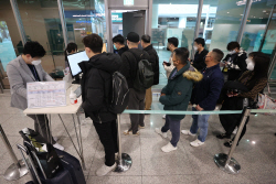 중국, 한국인 단기비자 발급중단…입국규제 보복