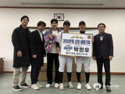 NC 박민우, 모교 후배들 위해 9000만 원 상당 배트 기부