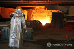 철광석 120달러에도 제품가 제대로 반영 어려워…철강업계 ‘낭패불감’
