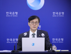 금통위 최종금리 3.75% 전망 3명…"물가·美·中 불확실성 고려"