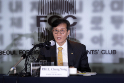 이창용 한은 총재 "올해 물가 중점 두며 경기·금융안정 고려"