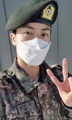방탄소년단 진, 조교 복무 시작 "재밌게 잘 생활하고 있어요"