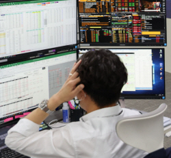 증권사 작년 4Q 실적 40% ‘뚝’…주가는 ‘쑥’