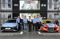 현대차 임직원, 2022 WTCR ‘더블 챔피언’ 드라이버와 만나다