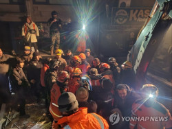 韓 긴급구호대, 첫날 오전부터 튀르키예 지진현장서 생존자 5명 구조