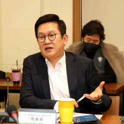 [탄소시장 무역경쟁] 이충국 센터장 "기후변화 문제, 스팟성 대응 아닌 철학적 접근해야"