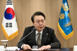 정부에서 누르고 알뜰폰에 치이고…
