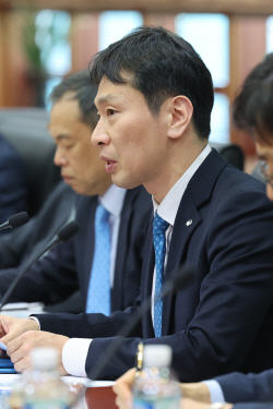 이복현 금감원장 "시장금리 오를 수 있어…리스크 관리 방안 강구"