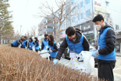 우리은행, 신입행원 ‘플로깅 봉사활동’ 실시