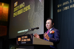 윤홍근 회장 "경제 위기에도 가맹점주 성장 지원"