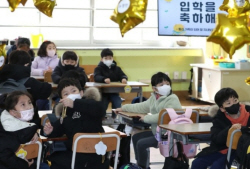 마스크 완전해제 언제?...이달말 일상회복 로드맵 발표