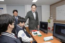 이재용 회장 "젊은 기술인재가 제조업 경쟁력 원동력"