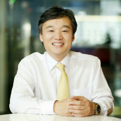 KT 새 수장에 ‘현직 사장’ 윤경림…KT, 디지코 2.0 잇는다