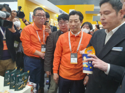 정용진 부회장 "위기일수록 광적인 투자가 해법"