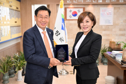 ‘갈색추억’ 한혜진 가수 양평군 홍보대사 됐다
