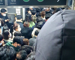 “졸다가 지나쳤는데”…지하철 10분 안에 타면 ‘추가요금 면제’ 추진