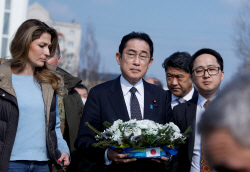 中시진핑 러시아 가자 日기시다 우크라이나 ‘깜짝’ 등장...전쟁 중 무력시위도