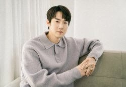 유연석, 과거 경비원 무시 의혹에 "사실무근, 법적대응"