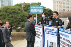 김복규 산은 수석부행장, 노조 저지에 첫 출근 무산
