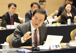 임태희 경기도교육감, "중복 투자 막기위해 교육청 간 소통 늘려야!"