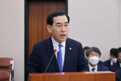 산업부, 주민 반발에 태양광 이격거리 완화 추진 백지화 검토
